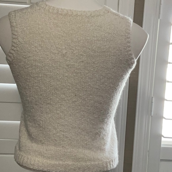 Sleeveless Sweater - Picture 3 of 4